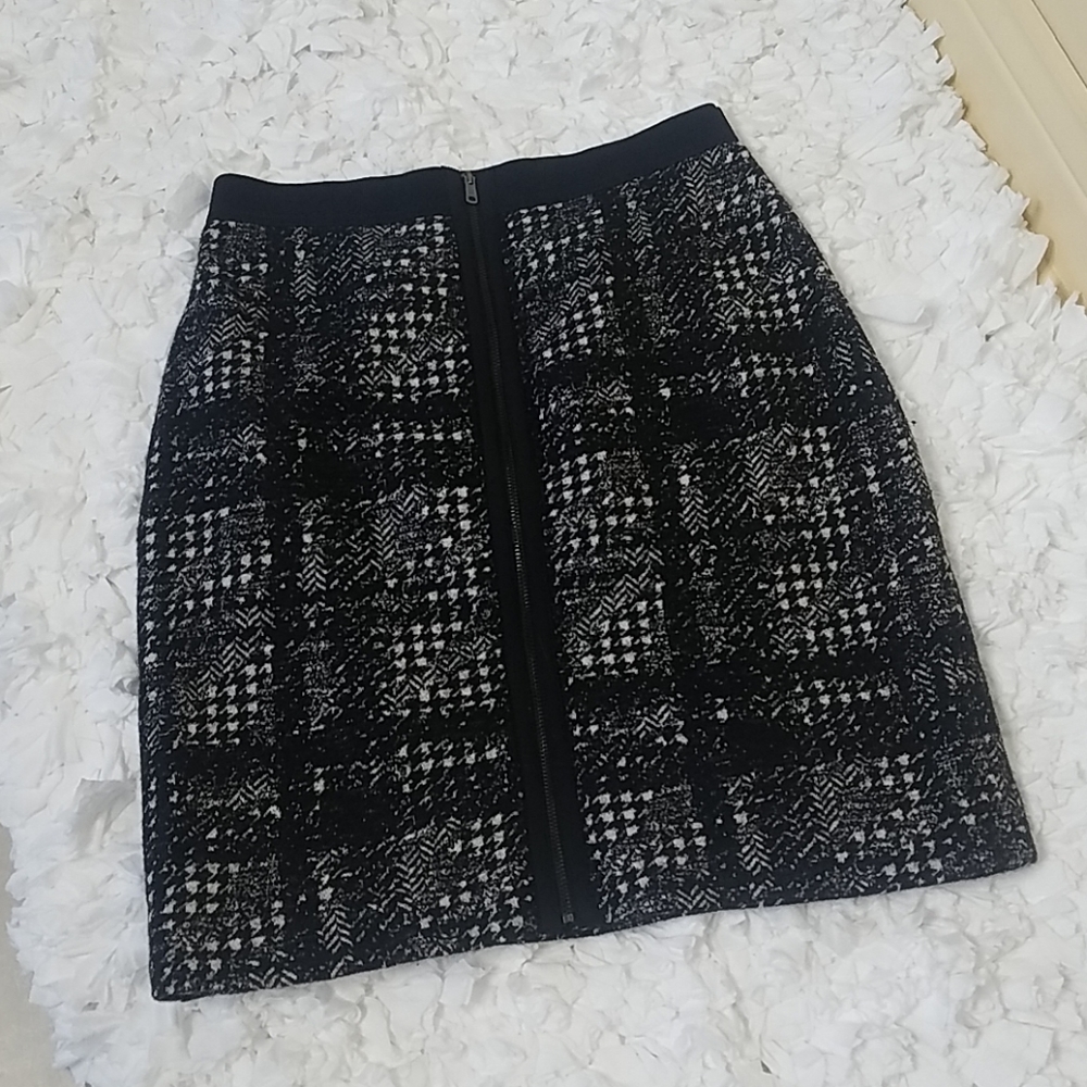 Ann Taylor Winter Skirt, Size 12 fits like an 8